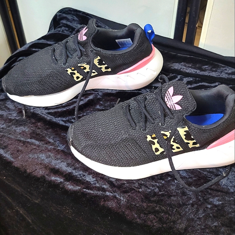 👟 Adidas Kids Black Leopard Print Sneakers  Size 5 Youth 🖤✨ Excellent Cond - Picture 4 of 16